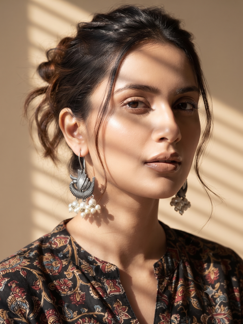Silver Oxidized Peacock Pearl Earring