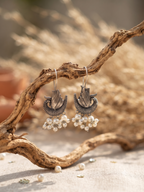 Silver Oxidized Peacock Pearl Earring